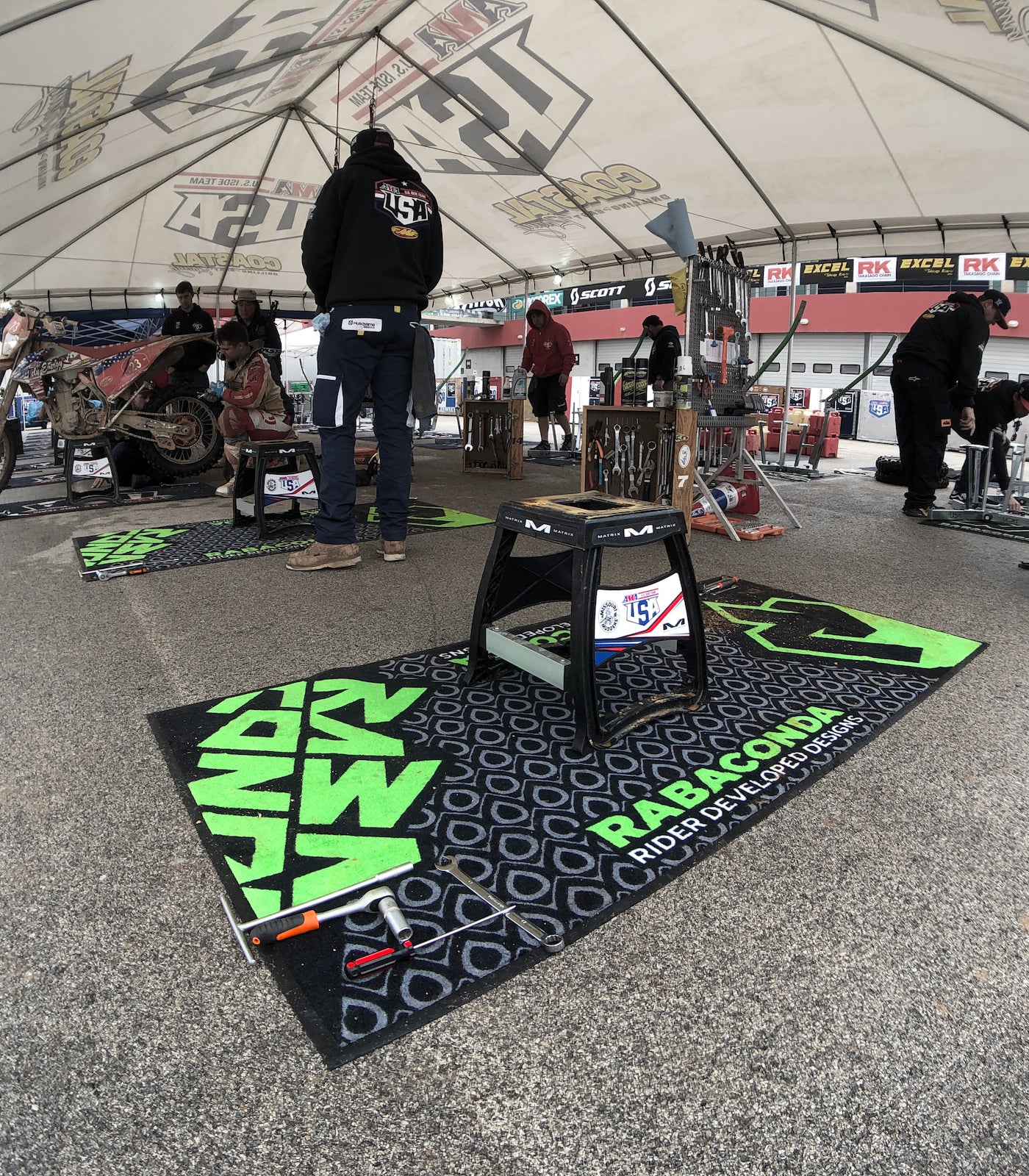 Alfombrilla para boxes de moto